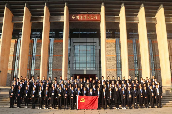 我校區全體教職員工赴上海、嘉興開展“不忘初心、牢記使命”主題教育